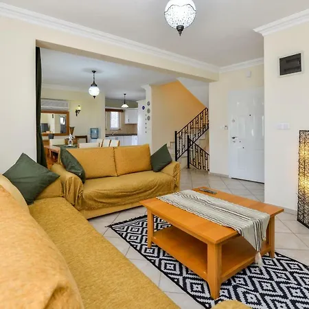 Willa Kilic- 5 Bedroom In Hisaronu